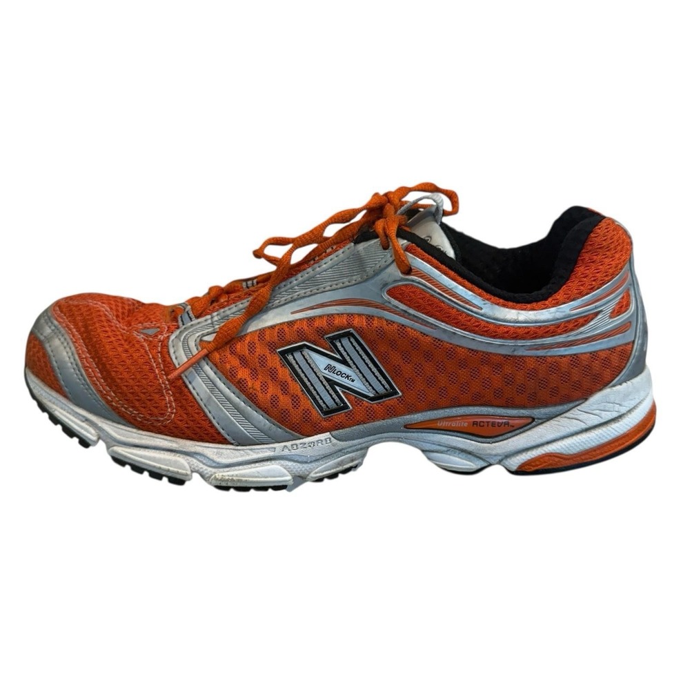 Men's orange New Balance ultra lite  902 size 10.5 NO‎ INSOLES